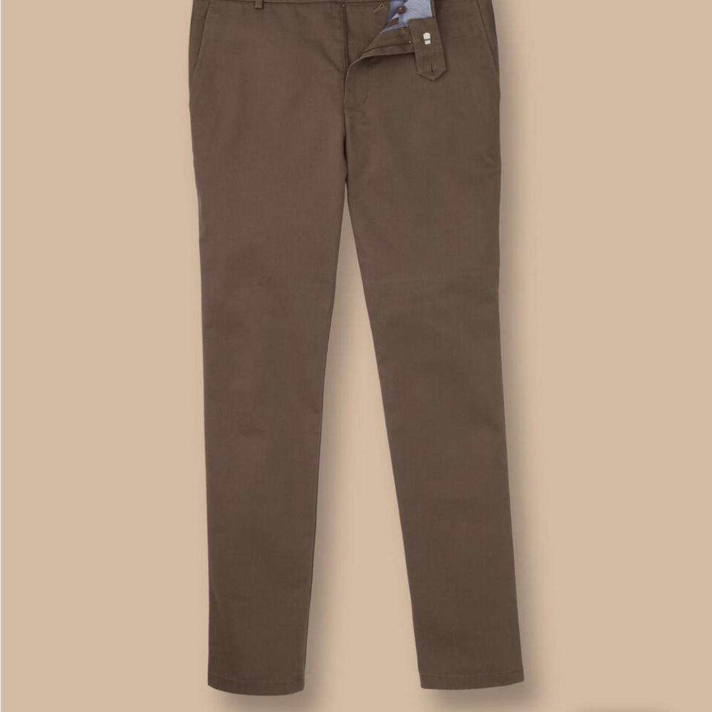 Ultimate non-iron Chino Mocha Classic Fit 32W x 34L NEVER WORN